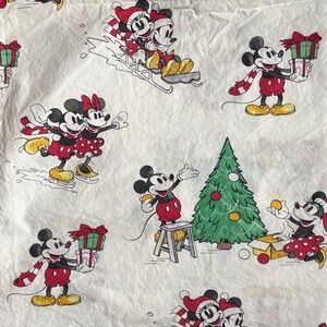 Pottery Barn Kids 100% Organic Cotton Mickey and Minnie Holiday Bedding Sheet